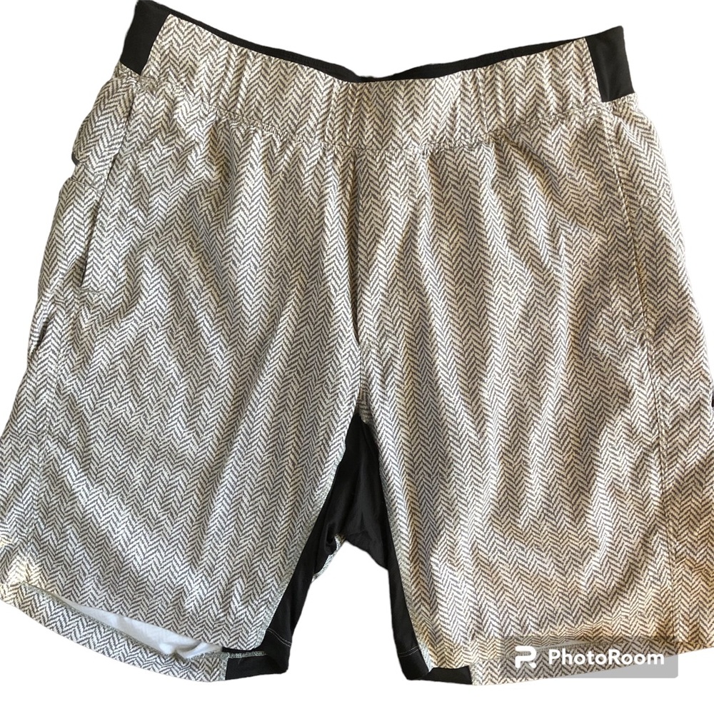 Men’s Lululemon shorts xl pull on lined athletic gym workout run zip pocket
